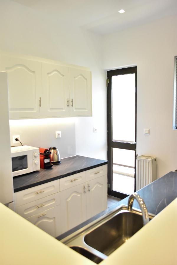 Βright Walled Designed Apt In Glyfada Center Athén Kültér fotó